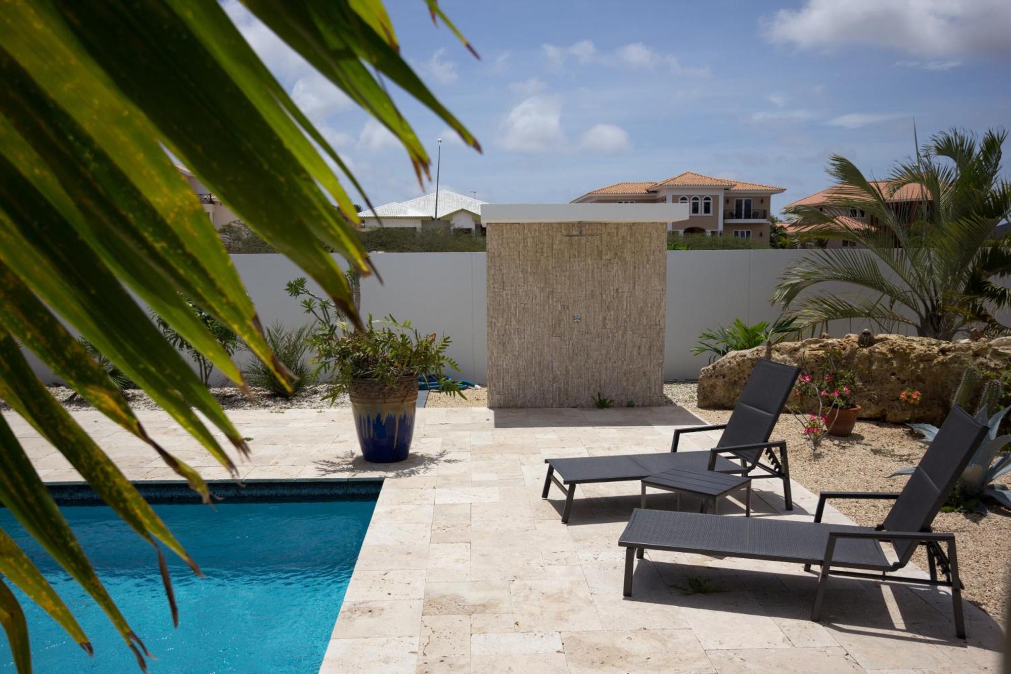 Goudhaen Luxury Private Apartments Jan Thiel Beach Exterior photo